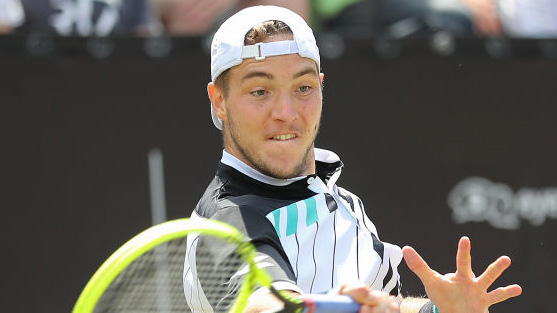 Jan-Lennard Struff is in round two in hall