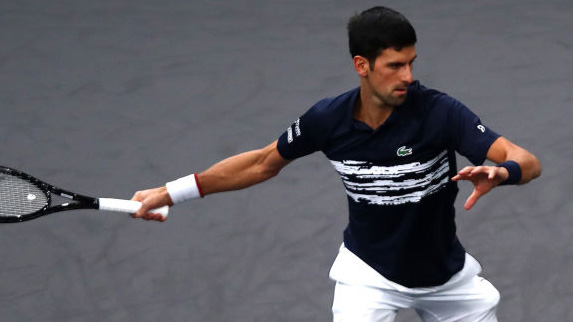 Novak Djokovic has health problems in Paris-Bercy