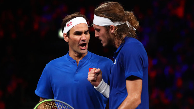 Man kennt sich von beiden Seiten des Netzes: Roger Federer, Stefanos Tsitsipas Man kennt sich von beiden Seiten des Netzes: Roger Federer, Stefanos Tsitsipas