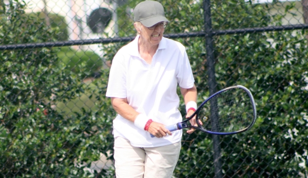 Gail Falkenberg bekommt vom Tennissport nicht genug Gail Falkenberg recently celebrated her comeback