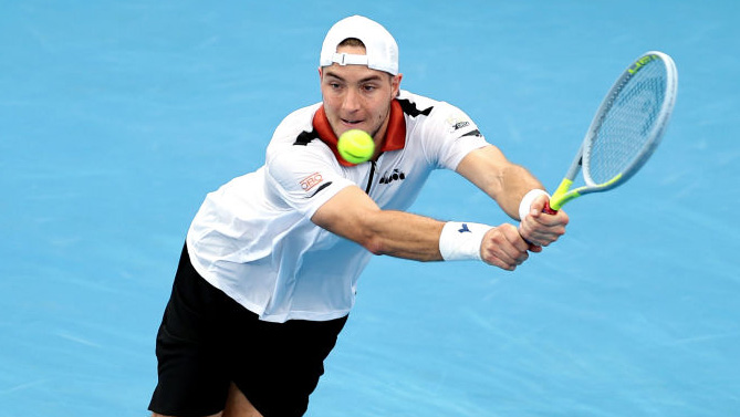 Jan-Lennard Struff Jan-Lennard Struff hat Denis Shapovalov voll gefordert