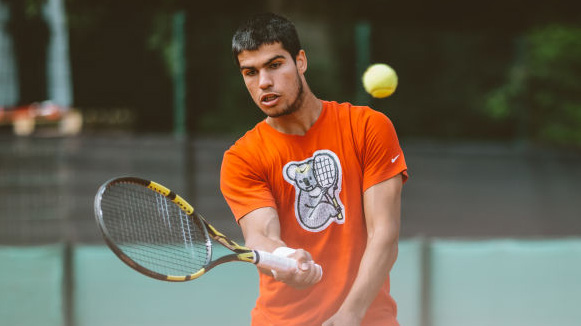 Carlos Alcaraz musste sich in Hamburg ganz schön strecken Carlos Alcaraz musste sich in Hamburg ganz schön strecken