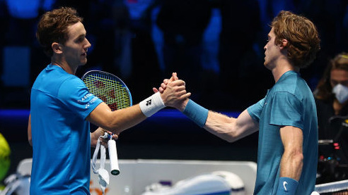 2021 konnte Casper Ruud gegen Andrey Rublev in Turin gewinnen 2021 konnte Casper Ruud gegen Andrey Rublev in Turin gewinnen
