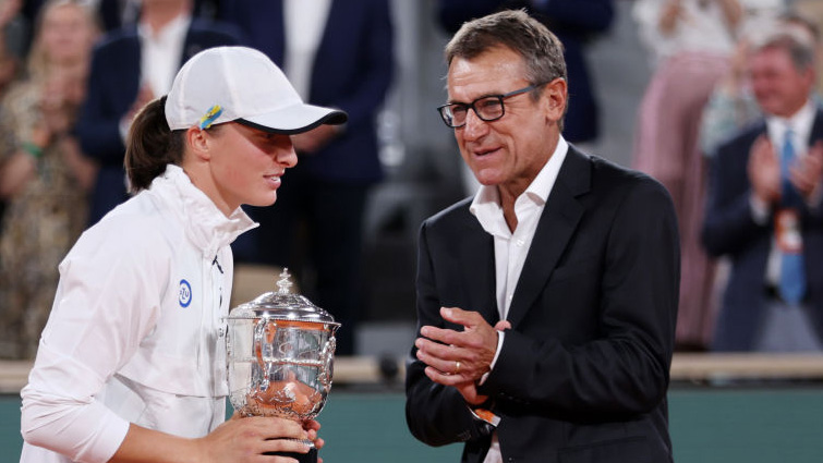 Mats Wilander mit Iga Swiatek bei den French Open 2022 Mats Wilander mit Iga Swiatek bei den French Open 2022