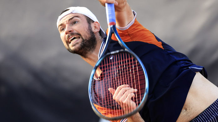 Jurij Rodionov hat sich in Koblenz ins Viertelfinale serviert Jurij Rodionov served his way into the quarter-finals in Koblenz