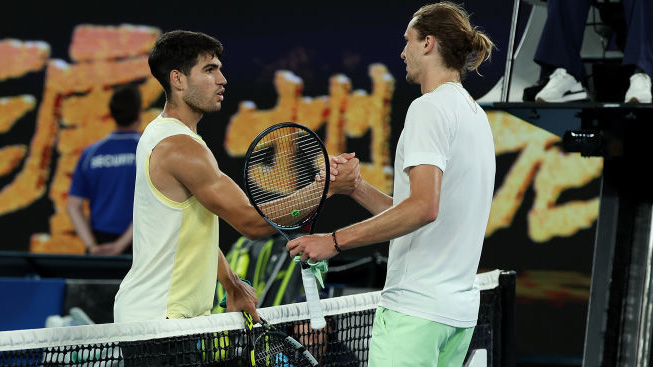 Carlos Alcaraz und Alexander Zverev bei den Australian Open 2024 Carlos Alcaraz und Alexander Zverev bei den Australian Open 2024