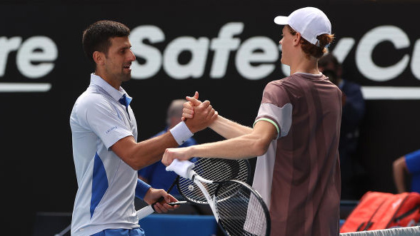 Novak Djokovic und Jannik Sinner nach dem Halbfinale der Australian Open 2024