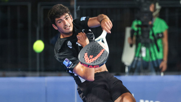 Arturo Coello führt gemeinsam mit Augustin Tapia die Padel-Weltrangliste an Arturo Coello führt gemeinsam mit Augustin Tapia die Padel-Weltrangliste an