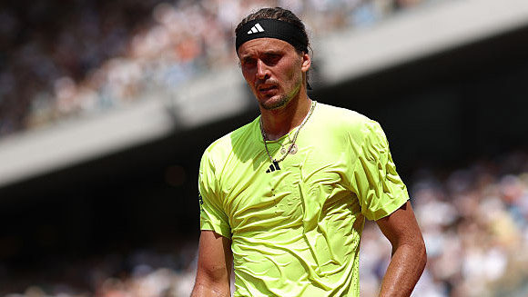 Alexander Zverev bei seiner Rückkehr auf den Court Philippe-Chatrier Alexander Zverev bei seiner Rückkehr auf den Court Philippe-Chatrier