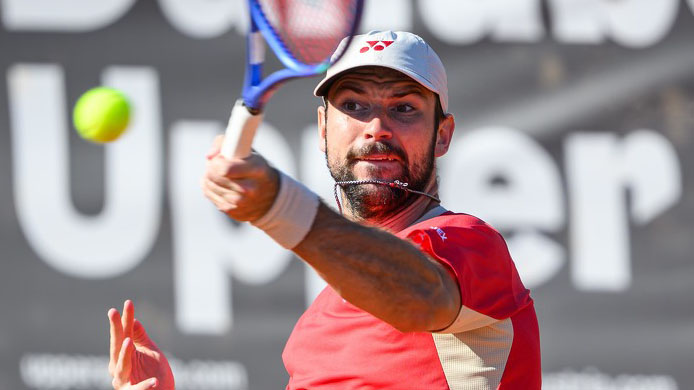 Jurij Rodionov hat gegen Lukas Neumayer keine Probleme gehabt Jurij Rodionov hat gegen Lukas Neumayer keine Probleme gehabt