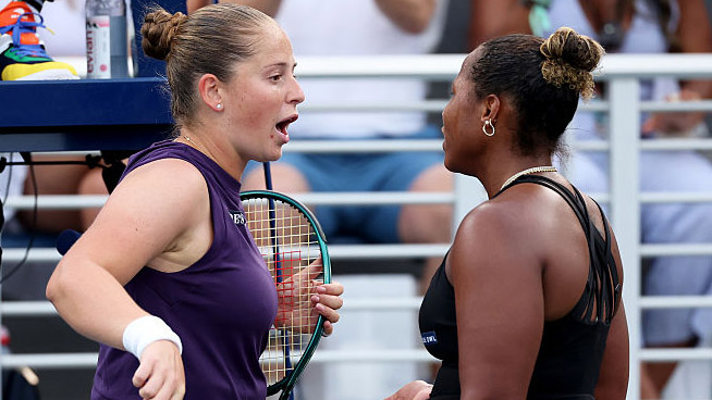 Jelena Ostapenko und Taylor Townsend beim lebhaften Austausch Jelena Ostapenko und Taylor Townsend beim lebhaften Austausch